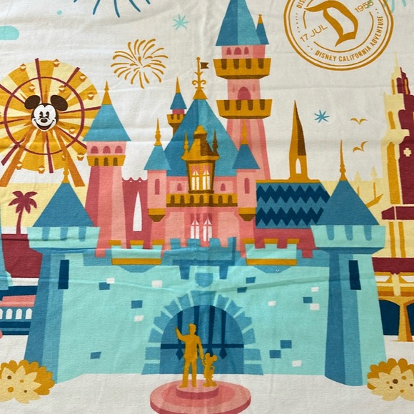 NWT Disneyland, CA Adventure large Beach Towel with Castle Design - Picture 7 of 8